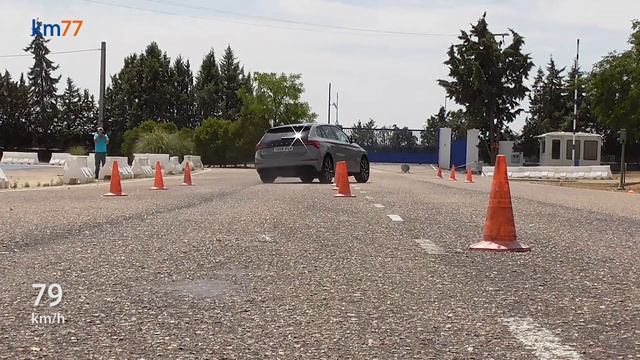 Škoda Scala 2019 - Maniobra de esquiva (moose test) y eslalon | km77.com смотреть онлайн