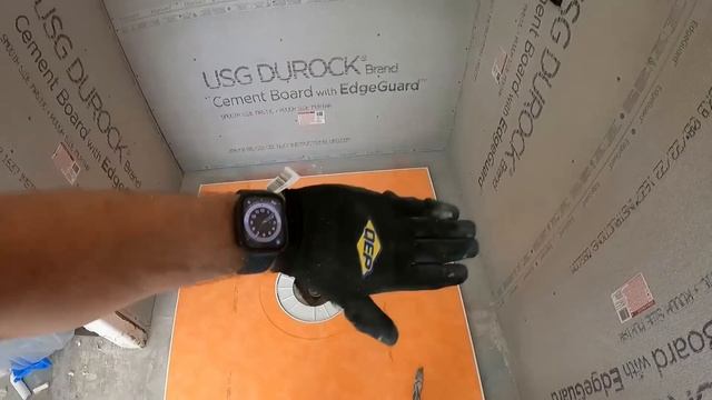 Две душевые с нуля за 9 рабочих дней. Работа плиточника в США смотреть онлайн