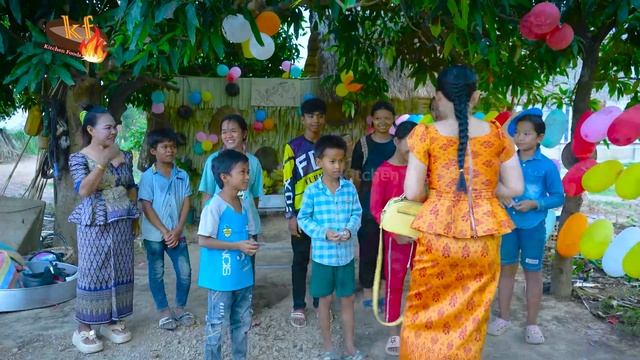 Eating Racing Noodles to get Reward! - Playing Game on Happy Khmer New Year! - Game for Gif смотреть онлайн