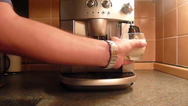 DELONGHI MAGNIFICA ESAM 4200 REVIEW AUTOMATIC COFFEE MACHINE ESPRESSO MAKER CAPPUCINO (PART 2) смотреть онлайн