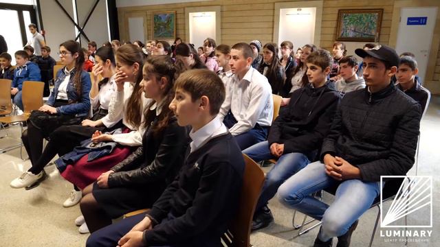 Первые дети в Luminary-Центре смотреть онлайн