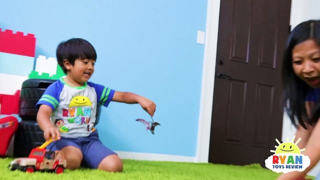Ryan with Dinosaur in our house adventure Pretend play!!! смотреть онлайн