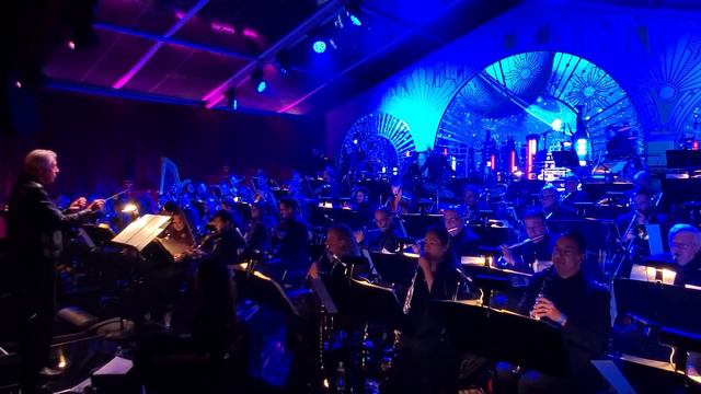 Alan Silvestri conducts "Portals" from AVENGERS: ENDGAME at Seth MacFarlane's Christmas Party смотреть онлайн