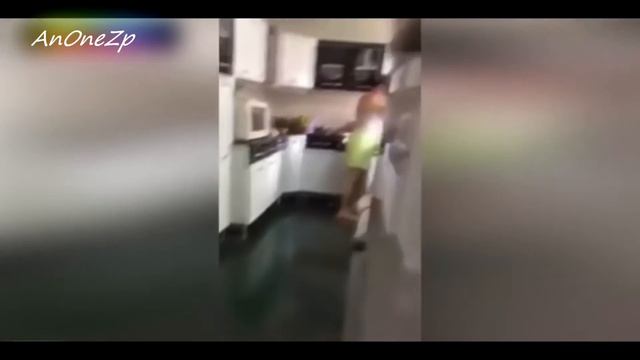Идиоты 80 го уровня #1 Подборка неудачников и просто смешных видео смотреть онлайн