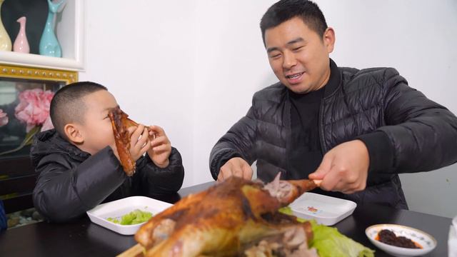 【超小厨】感恩节大餐，7斤“中式烤火鸡”，搭配鲜虾馄饨，中西结合叼爆了！爽！THANKSGIVING感恩节丨#感恩节用美食传递爱 смотреть онлайн