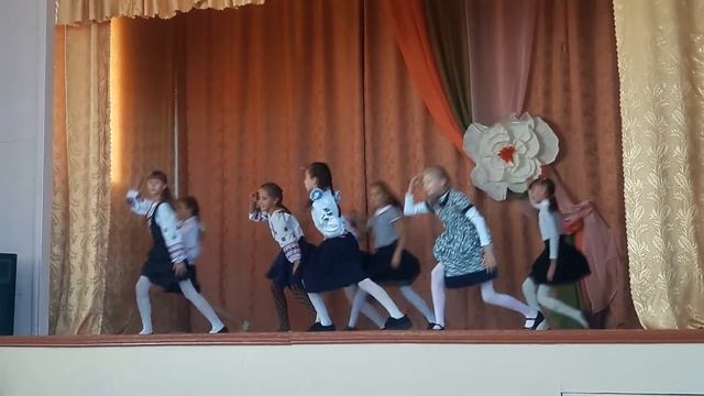 Танец на день вчителя смотреть онлайн