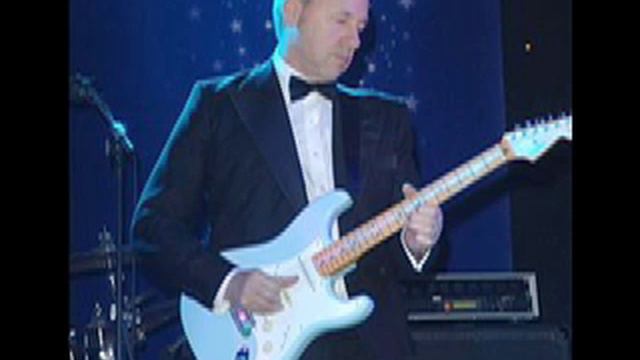 Greatest Guitarist: Mark Knopfler vs Eric Clapton смотреть онлайн