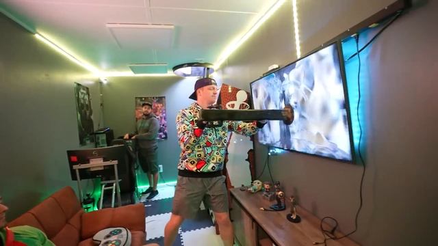 I Trapped My Friends in Underground Gaming Bunker смотреть онлайн