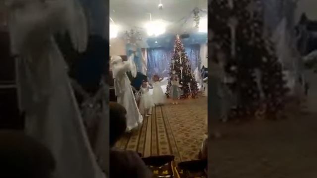 Танец Деда мороза и Снегурочки смотреть онлайн