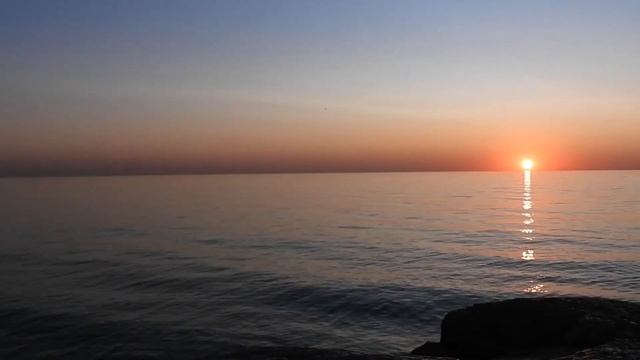 Красивый восход на море. смотреть онлайн