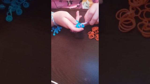 Как сделать браслет из резинок с сердечком.??♥️?? смотреть онлайн