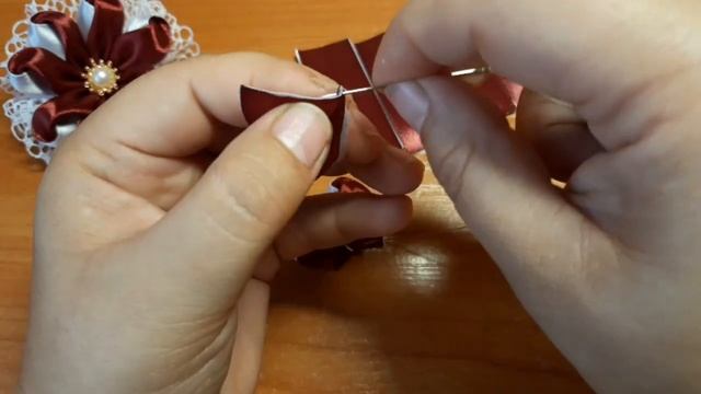 Цветы из ленты 2.5 см. Цветы из атласа . Мк канзаши .Flowers from a ribbon.Flores de cinta. смотреть онлайн