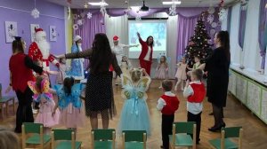 Песня Дед мороз к нам едет на велосипеде