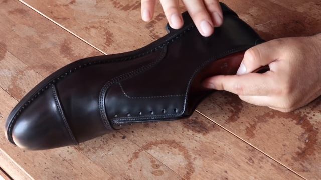 WALMART BUDGET SHOE SHINE? KIWI VS SAPHIR SHINE RESULTS. Allen Edmonds Park Avenue Shine Tutorial смотреть онлайн