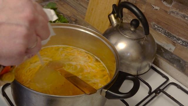 #народное меню, Зелёные щи из крапивы и сныти. смотреть онлайн