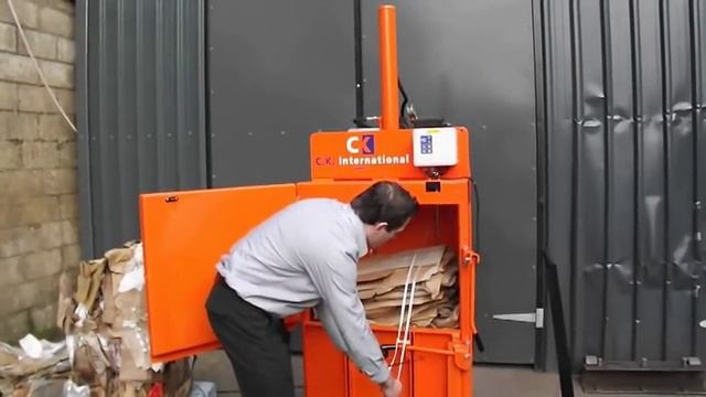 Вертикальный пресс CK51. Прессование картона смотреть онлайн
