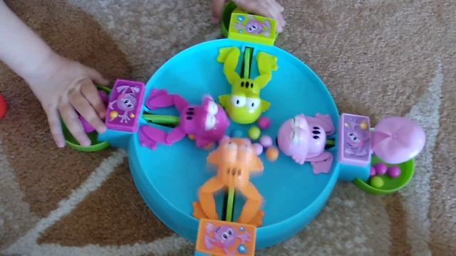 Играем в настольную игру FROGS. смотреть онлайн