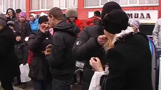 ТЦ 'Гулливер' пригласил кузнечан на Масленицу. Март 2013 год. смотреть онлайн