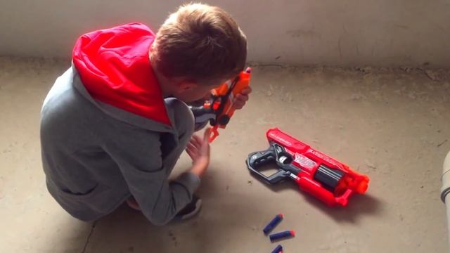 Nerf War: GIANT BOMB НЕРФ ВОЙНА на чердаке ! Обезвредили МЕГА БОМБУ !! DiCrazy смотреть онлайн
