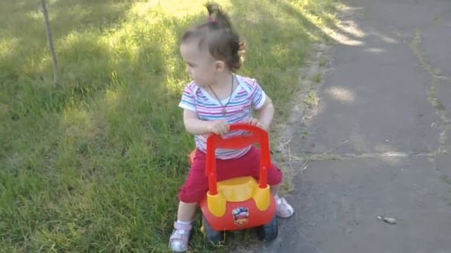 Катаемся на машине. Как правильно кататься на толокаре. смотреть онлайн