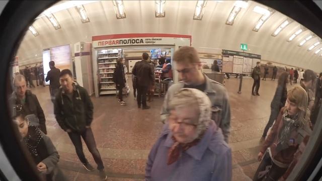 RUSSIAN CRAZY MUSICIAN IN METRO смотреть онлайн