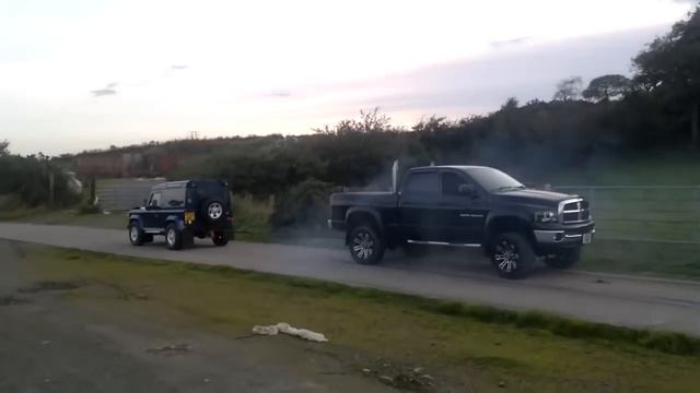 Перетягивание каната Dodge RAM Cummins VS Land Rover Deffender 90 смотреть онлайн