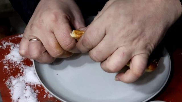 Батя всех накормит! 4 блюда на костре смотреть онлайн