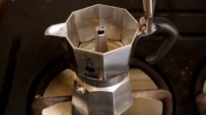 Кофе в гейзерной кофеварке Bialetti