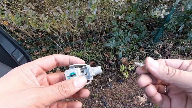 Changement ampoule plafonnier Toyota Aygo Citroën C1 et Peugeot 107 смотреть онлайн