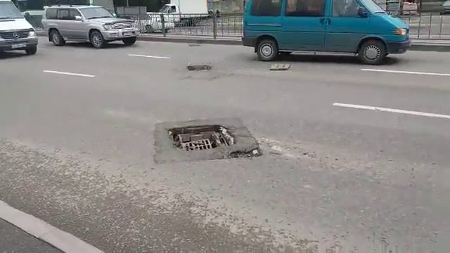 Открытые люки на проспекте Рыскулова смотреть онлайн