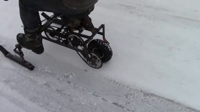 Снегоход с двигателем от триммера.(мотокосы)Пробный выезд. смотреть онлайн