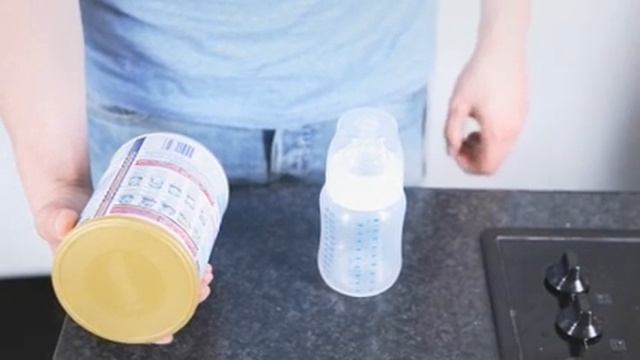 Кормление из бутылочки смотреть онлайн