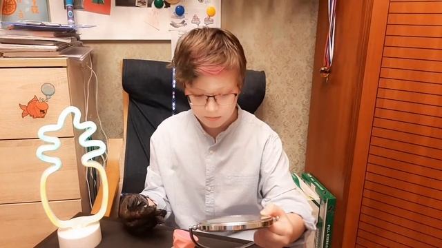 Пробую еще один способ покрасить челку - цветные мелки смотреть онлайн