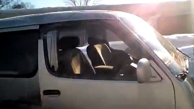 УАЗ и Toyota Hiace столкнулись в Южно-Сахалинске смотреть онлайн
