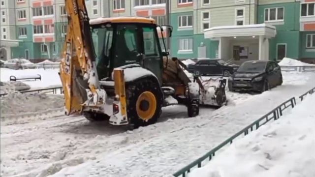 чистка дворов экскаватором - погрузчикчиком смотреть онлайн