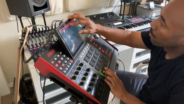 Akai MPCX: The making of Bodega смотреть онлайн