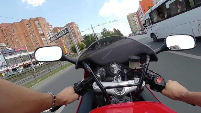 А что, если не нарушать правила на литровом спортбайке? Ну попробуем... смотреть онлайн