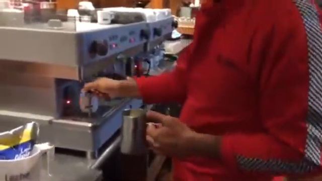 Preparación de capuchino! смотреть онлайн