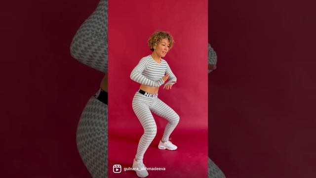 Упражнение статодинамические приседания поможет улучшить форму бедер и повысить тонус мышц смотреть онлайн