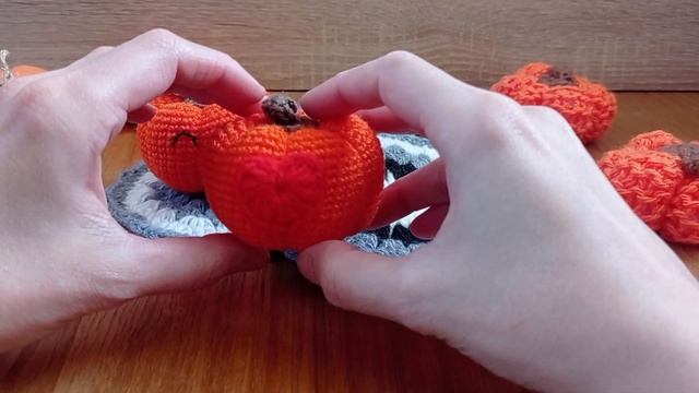 Вязаные тыквы крючком. смотреть онлайн