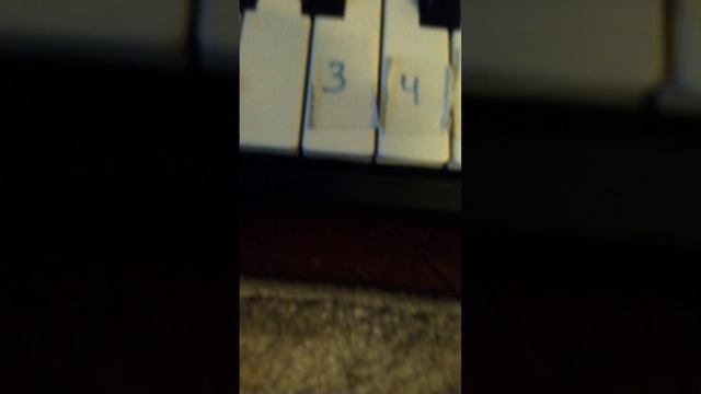 как играть очень весёлую песню на пианино легко смотреть онлайн