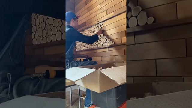 Как монтировать спилы можжевельника в бане. #баня #обучение #декор #русскаябаня смотреть онлайн