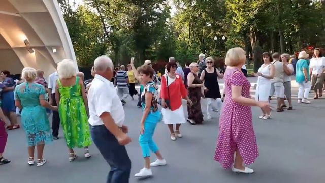 🌟КАЧАЕТСЯ ВАГОН👍💃💃💃 смотреть онлайн