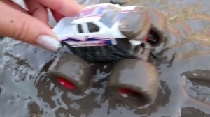 Машинки в грязи. Мойка машин. Монстер траки. Игрушечные машинки