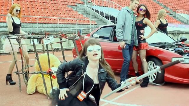 Танцы девушек с катаной на автошоу! смотреть онлайн