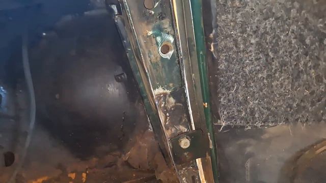 Мужицкие болты для крепления дверей в ВАЗ 2105. Установка дверей на жигулях. Часть 54. смотреть онлайн