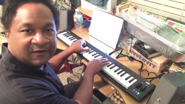 Kris Nicholson doing a morning live streaming on his Korg MicroKey AIR 61 and IPad apps смотреть онлайн
