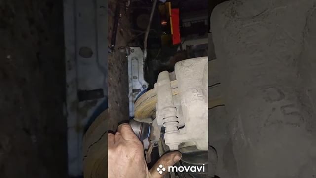 Замена шаровой опоры на Opel Vivaro смотреть онлайн