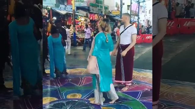 Танец перед храмом Падмавати в Тирупати. Путешествия с Laxmitravel.ru