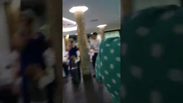 Брат поёт для младшей сестры на свадьбу смотреть онлайн